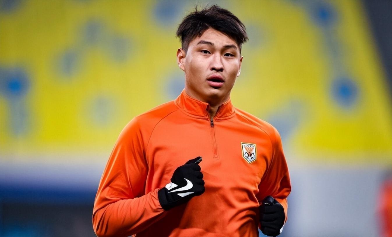 星空体育官网-辽宁铁人出战中超前，中锋位置已喜添本土新锋霸助阵，值得期待