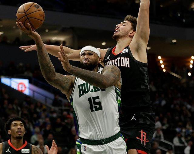 星空体育APP-首发3场场均13+9!考辛斯接受新角色正浴火重生