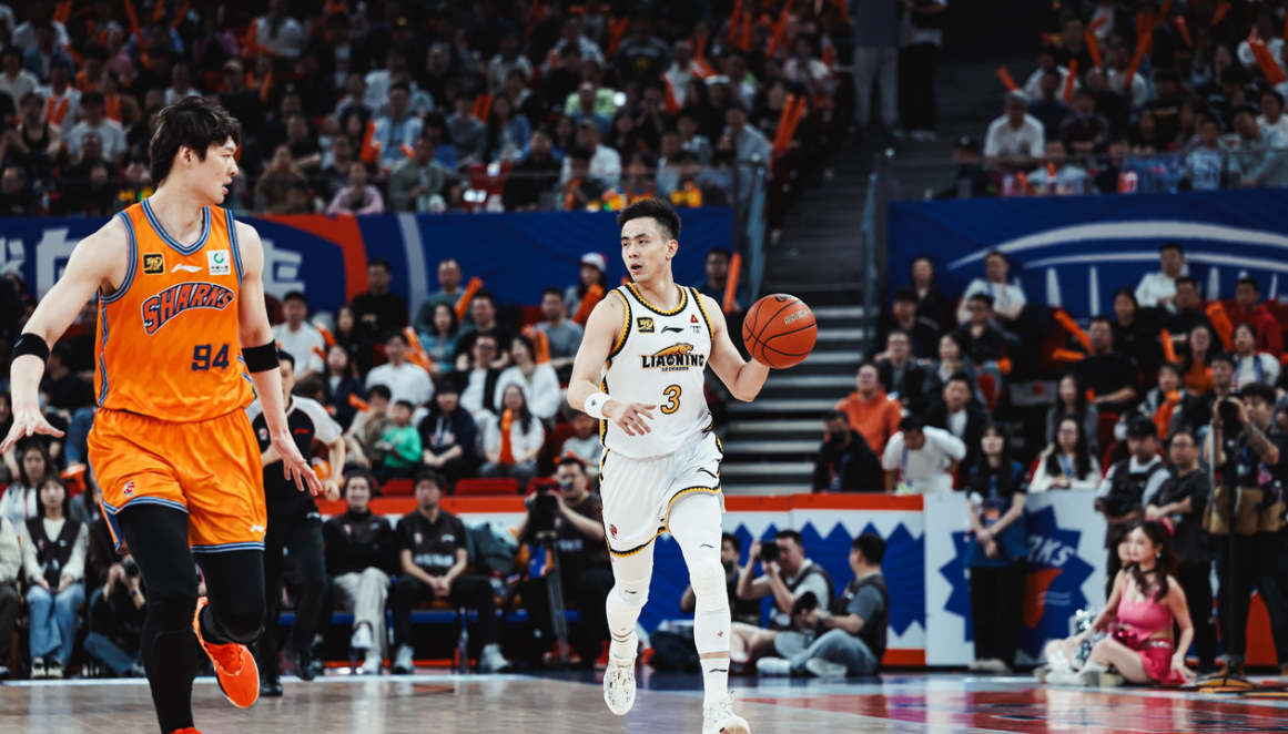 星空体育官网-郭艾伦休赛期玩综艺曾遭质疑 赵继伟赛季期间拍广告为何无热议?