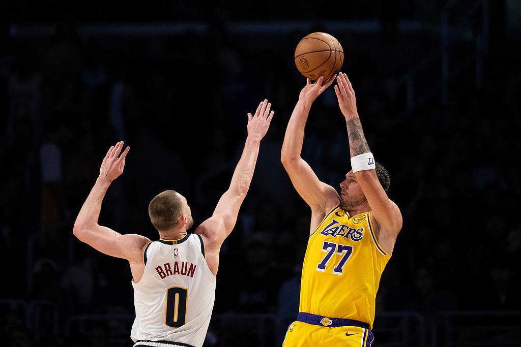 星空体育-中投绝杀，东契奇26中10砍下30分11板13助三双数据，正负值-4